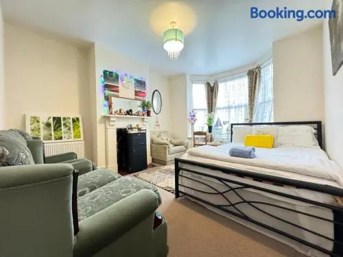Big Private Room In Town Centre - Image 1