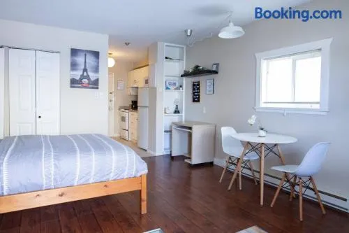 Dogwood Suite 2 Beds and Walkable to Lake - Image 1
