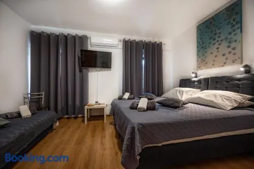 Rooms with free parking - Image 1