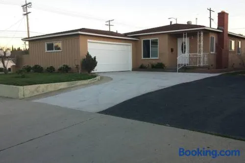 Family getaway 3 BR 2 Bath home in Lomita, CA. - Image 1