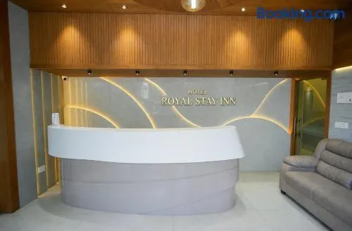 Hotel Royal Stay Inn Near Kokilaben Hospital - Image 1
