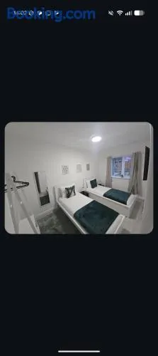 Luxury 5-Bedroom Peaceful, Modern Family-Friendly - Image 1