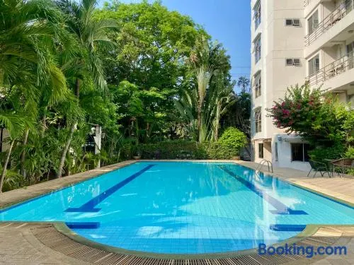 ศรีย่าน เรสซิเดนซ์ Sriyan Residence - Image 1