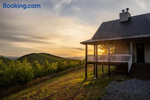 Mountain Top Escape w Hot Tub, Fireplace & Views - Image 1