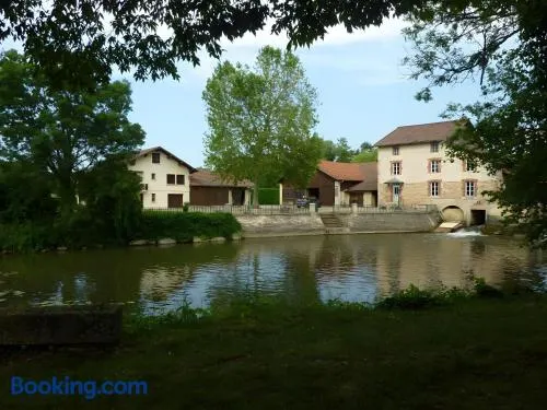 Ferienhaus 'Gite Du Moulin De Veyriat' mit Gemeinschaftsgarten, Balkon und WLAN - Image 1