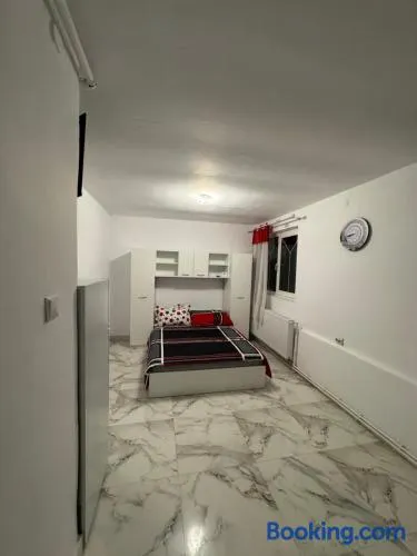 Apartament Cozy și Luxos , Recent Renovată, ideală pentru Cazare Hoteliera - Image 1