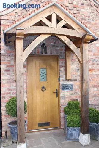 Mistletoe Cottage - Image 1