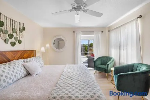 Summer Vacation 10 mins to Beaches Private heated Pool king beds - Image 1