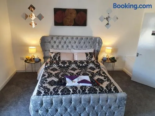 king Bed Premium luxury suite + Free Parking + Free Fast WiFi - Image 1