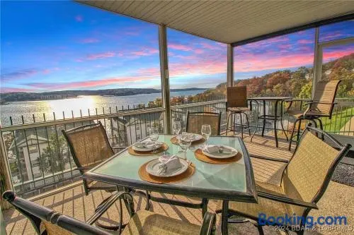 Gourgeous lake views, amazing susets, on main channel - Image 1