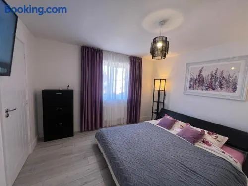 3 Bedroom House Accommodation near Goodwood - Image 1