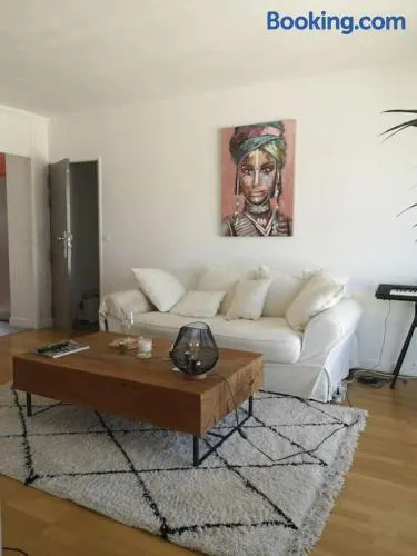 Appartement proche centre avec parking gratuit - Image 1