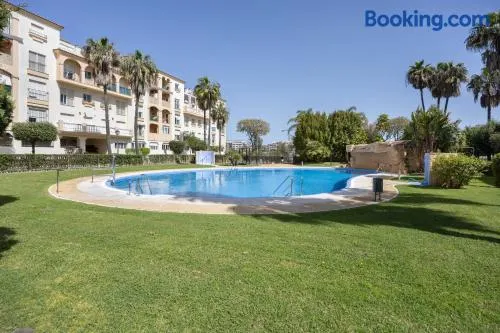 Agréable appartement de vacances avec internet haut débit, terrasse et jardin | Vue ville | Idéal pour le télétravail - Image 1