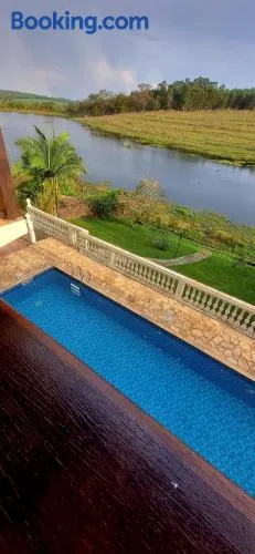 Belíssima casa no lago próxima ao Thermas Water Park - Image 1