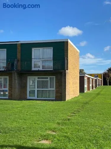 3 Bedroom House With Balcony Close To Beach - Image 1