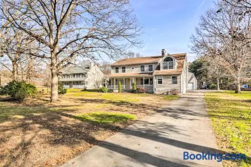 7 Mi to Downtown Providence: Quiet Apt in Seekonk - Image 1