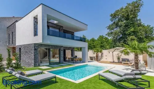 Superb Design Villa Medulin - Image 1