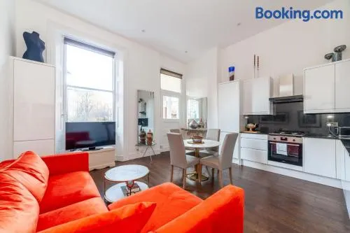 Executive Style 1-Bedroom in Kensington & Chelsea - Image 1