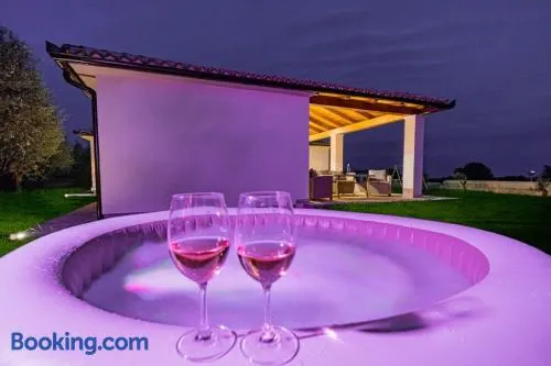 Ferienhaus mit Jacuzzi und Taverne mit Billard - Image 1