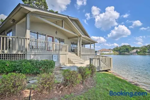 Porch & Deck: Waterfront Lake Hamilton Home! - Image 1