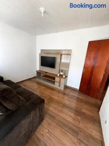 Casa completa próxima ao centro - Image 1