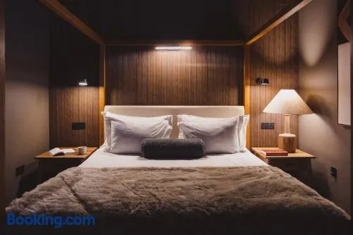 Luinga Beag, Luxury Cabin, Outdoor Stone Bath, Dog Friendly - Image 1