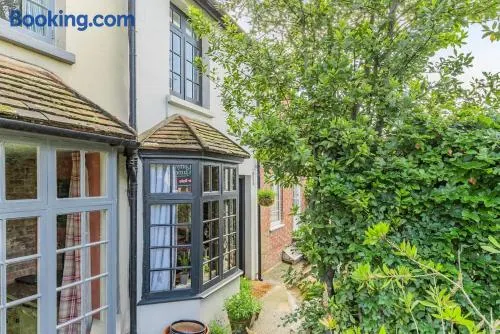 Pieman's Cottage - Pulborough, West Sussex Cottage - sunny courtyard - Image 1