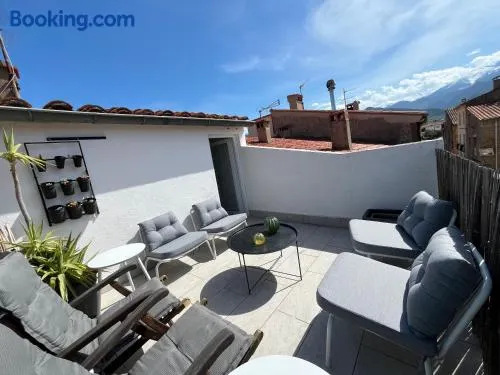 Agréable maison de village avec terrasse - Image 1