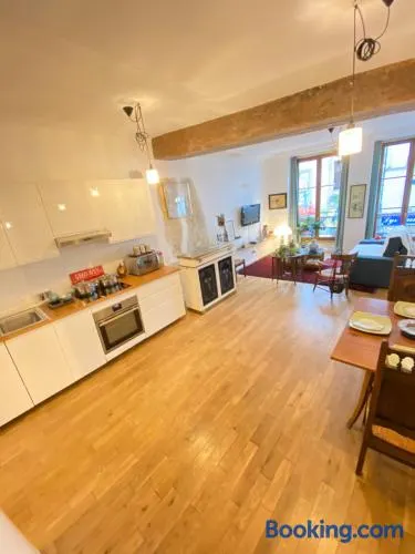 Beautiful flat in Paris Montorgueil, free parking - Image 1