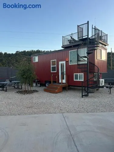 Access Zion & Bryce! Tiny Home with Rooftop Deck and Hot Tub - Image 1