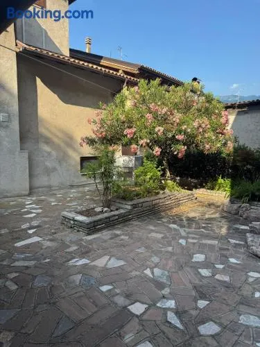 Garden Retreat Near the Castle - Image 1