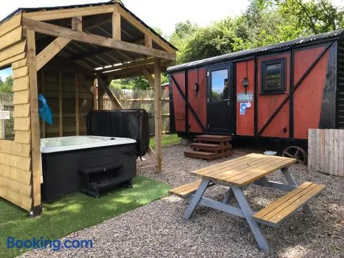 Luxury cosy carriage with electric private hot tub - Image 1