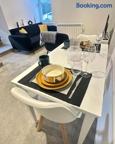 Spacious and Stylish Flat in Trowbridge, Wiltshire - Image 1