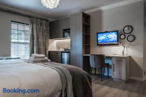 Royal Albert Suites - Image 1