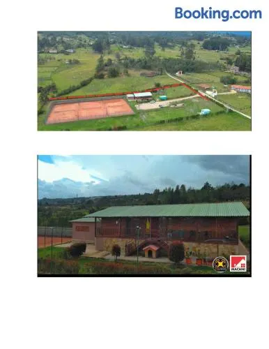 Casa y tenis de campo - Image 1