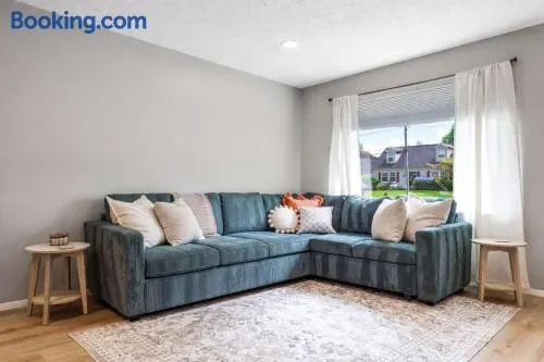 Beautiful Ranch with Outdoor Patio and Room for 6 - Image 1