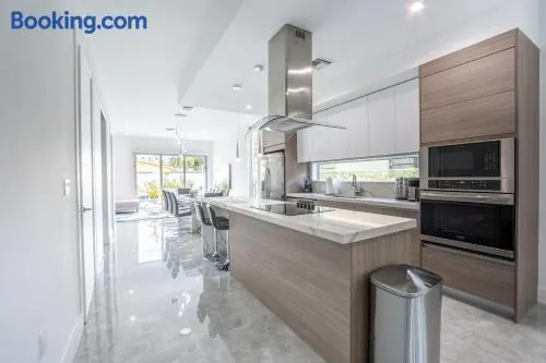 Modern 4-Bedroom Townhouse with Pool! - Image 1