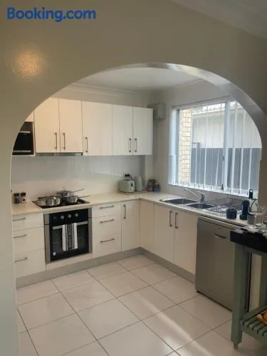 2 Bed Ground Flr Gaythorne Courtyard Apt, parking - Image 1