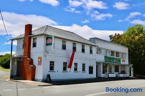 Lachlan Hotel - Image 1