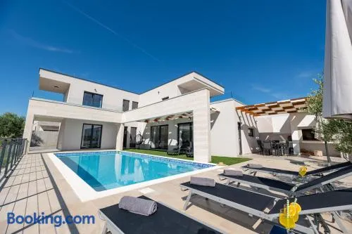 Villa Dasi s grijanim bazenom - Image 1