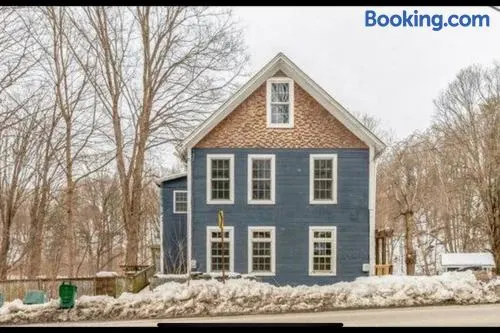 Cozy Historic home in Brattleboro - Image 1