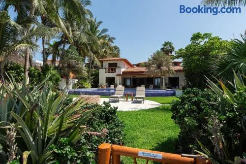 Pie de Playa, Alberca y Jacuzzi – Casa Girasol - Image 1