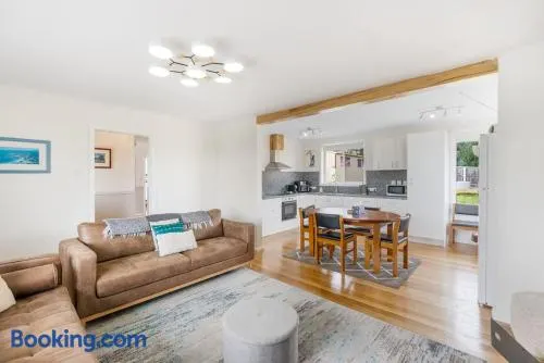 Modern Coastal Escape in Triabunna - Image 1