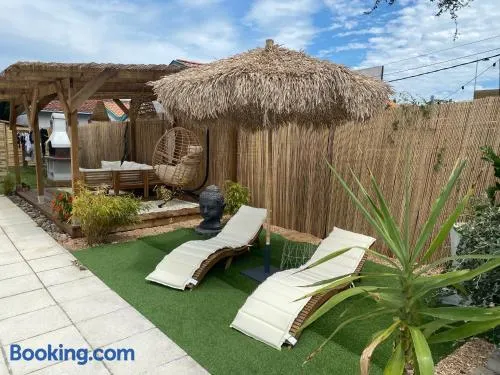 Maisonnette climatisée avec piscine et plage à 6mn - Image 1