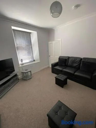 High Street House Sleeps 4 with Parking - Image 1