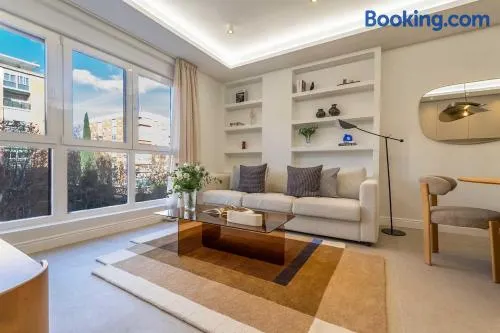 Maravilloso y recién reformado apartamento en Castellana - Image 1