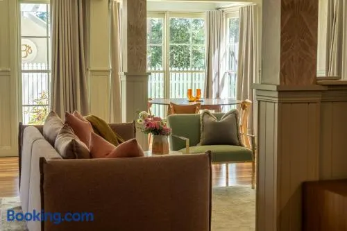 VRITI - Elegant & peaceful 2 bedroom - Central Mullumbimby - Image 1