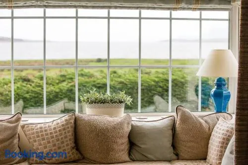 Beautiful spacious old schoolhouse with stunning sea views and beach nearby - Image 1