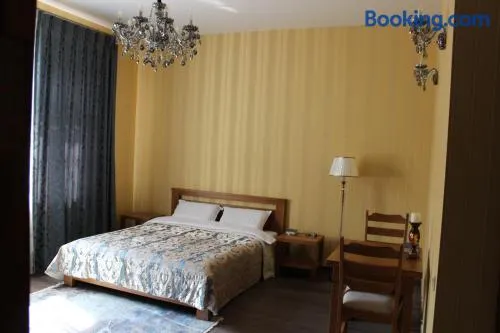 Hotel Barin House готель с бомбосховищем - Image 1