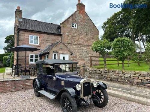Beautiful Rustic Farmhouse sleeps 5 Near Alton Towers, Polar Bears, Peak District - Image 1